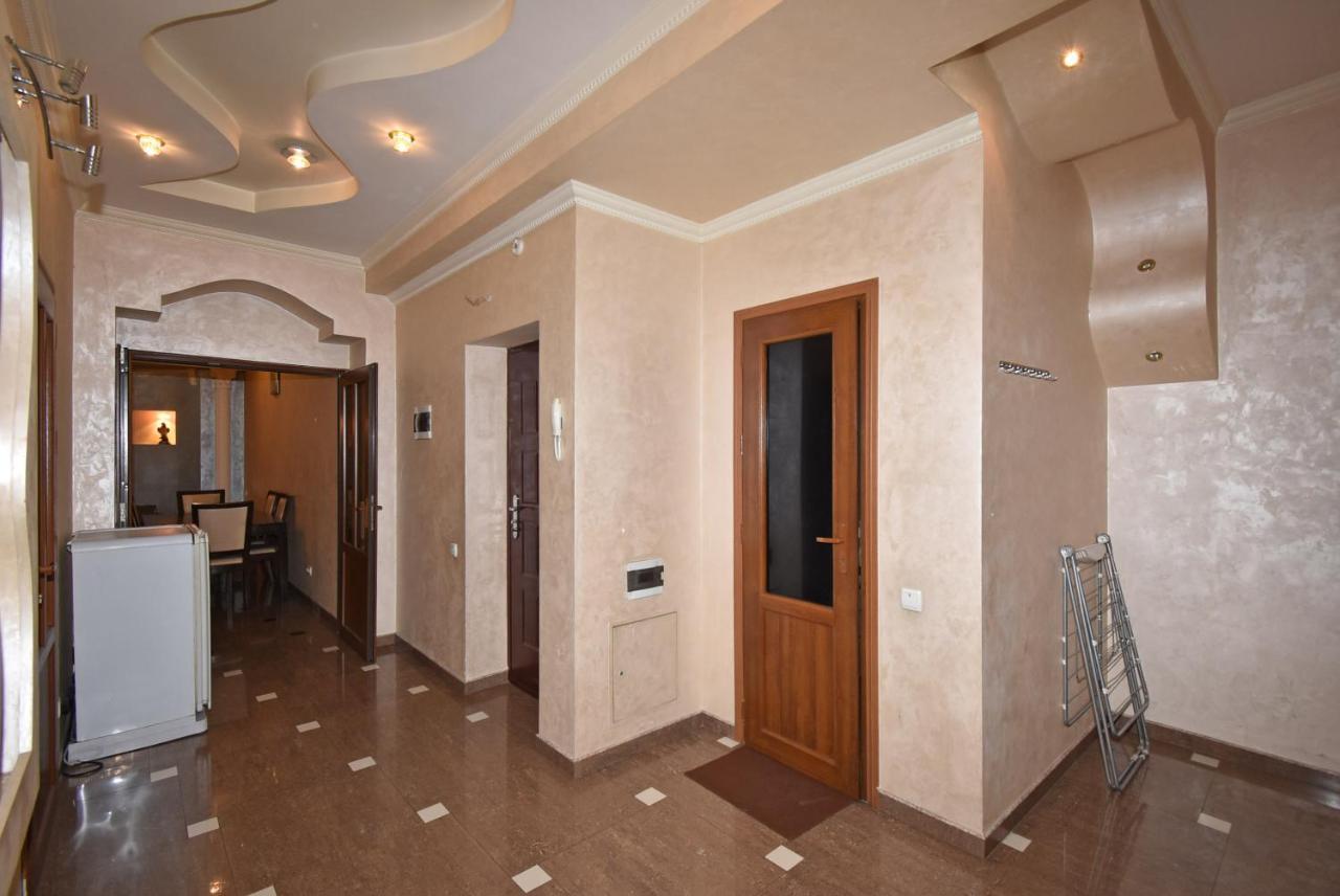 Armenak Apartment 5-Комнатная Yerevan Exterior photo