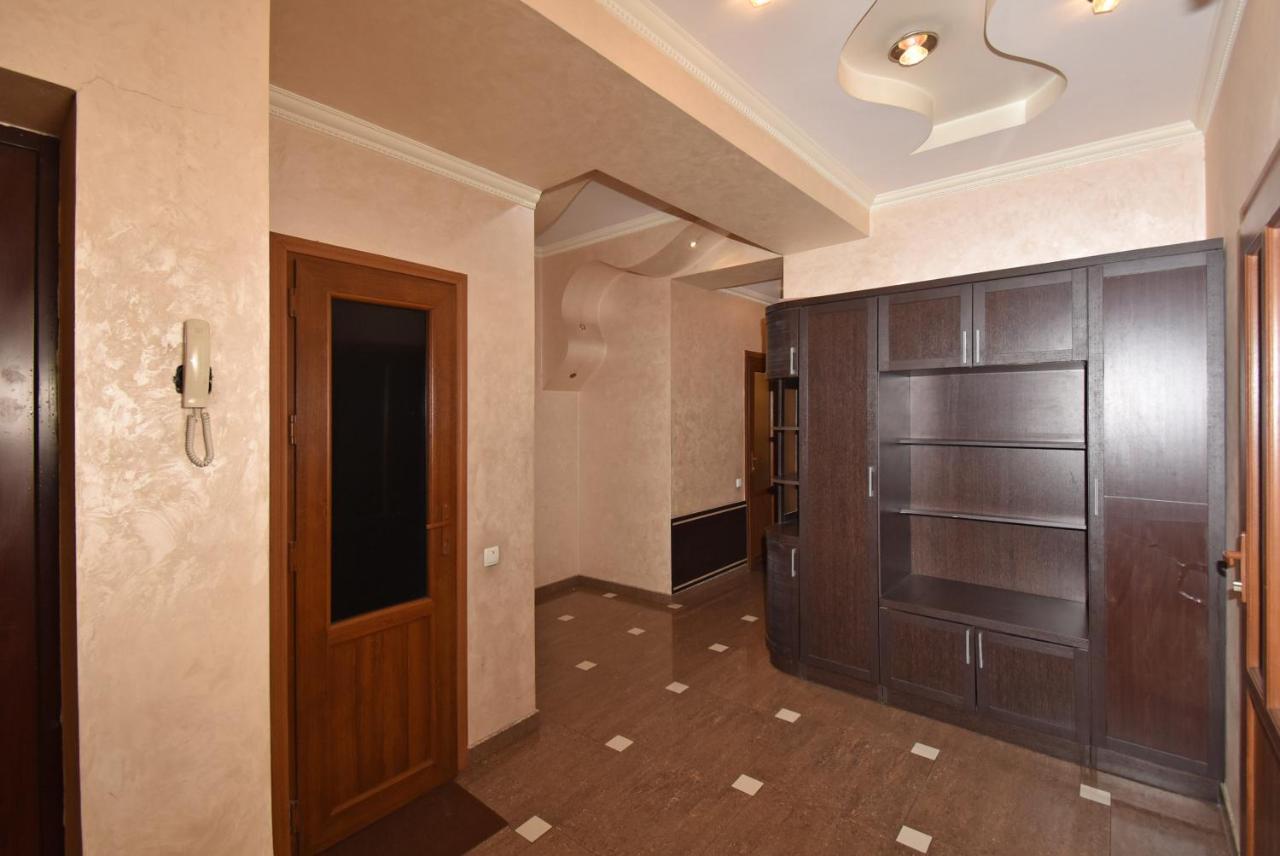 Armenak Apartment 5-Комнатная Yerevan Exterior photo
